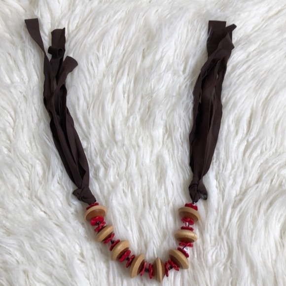 Yamila Guédez Brown Wooden Red Bead Tie Fabric Statement Necklace NWOT - Picture 8 of 9